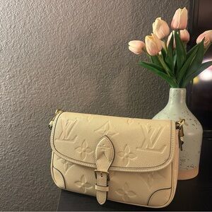 Elegant Cream Designer Shoulder Bag